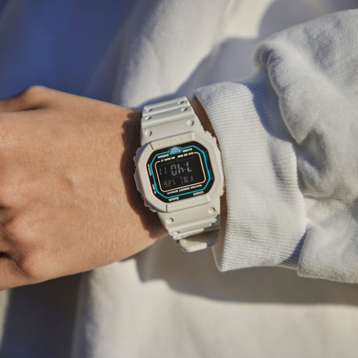 CASIO G-Shock DW-B5600SF-7ER Snjallúr